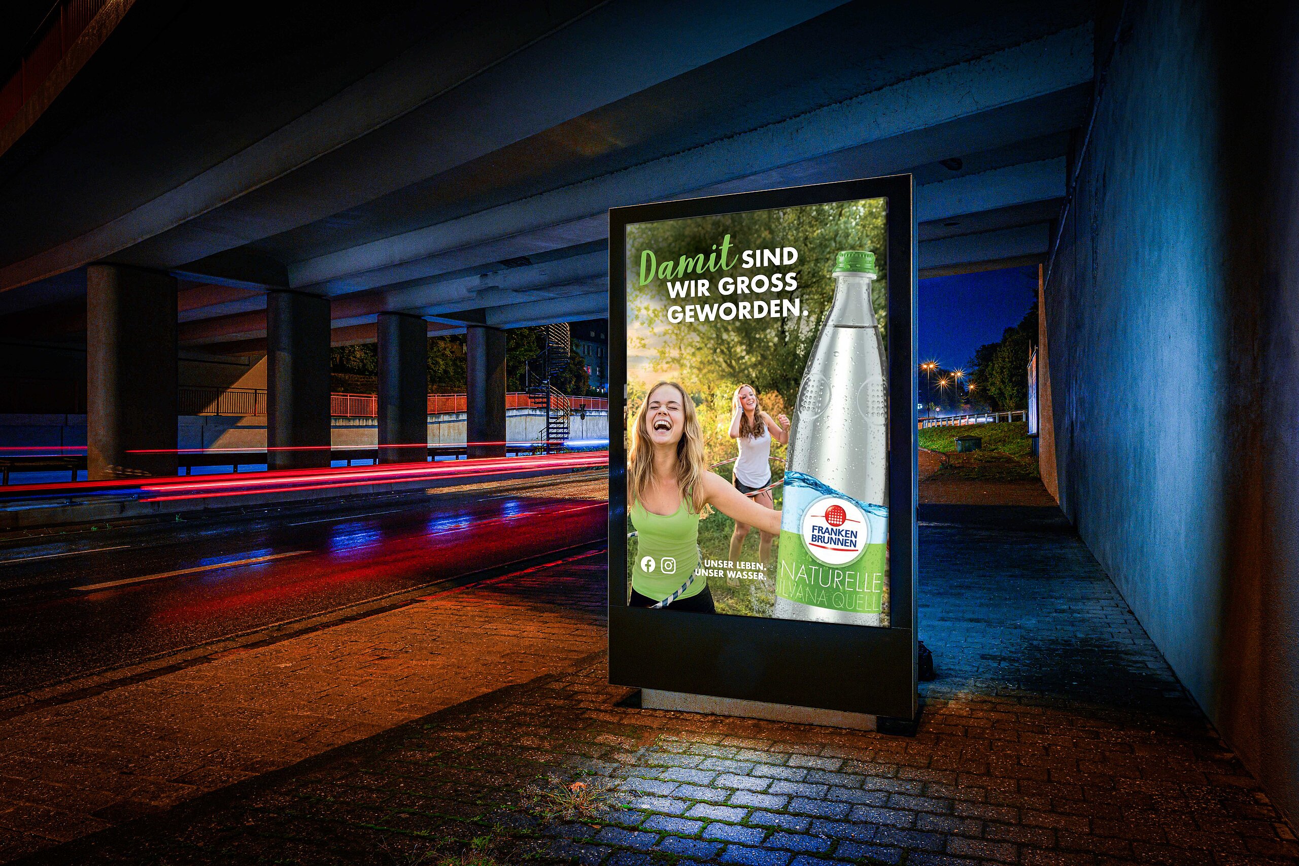 Plakat mit Aufschrift „Damit sind wir groß geworden“ für Citylight-Poster zur Markenwerbung und gezielten Ansprache im Straßenverkehr.