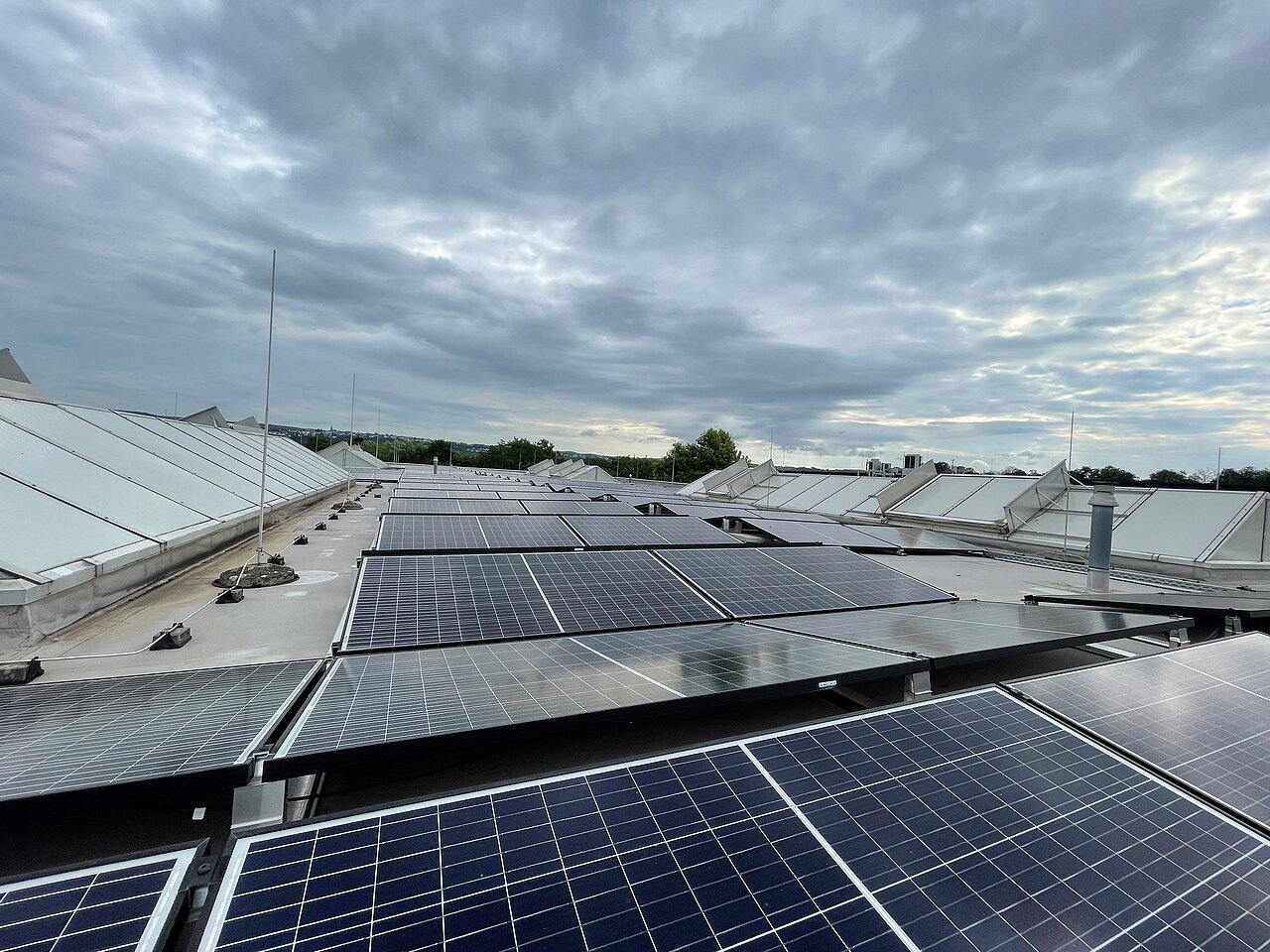 Photovoltaikanlage auf dem Dach von Plakat-verkauft.de